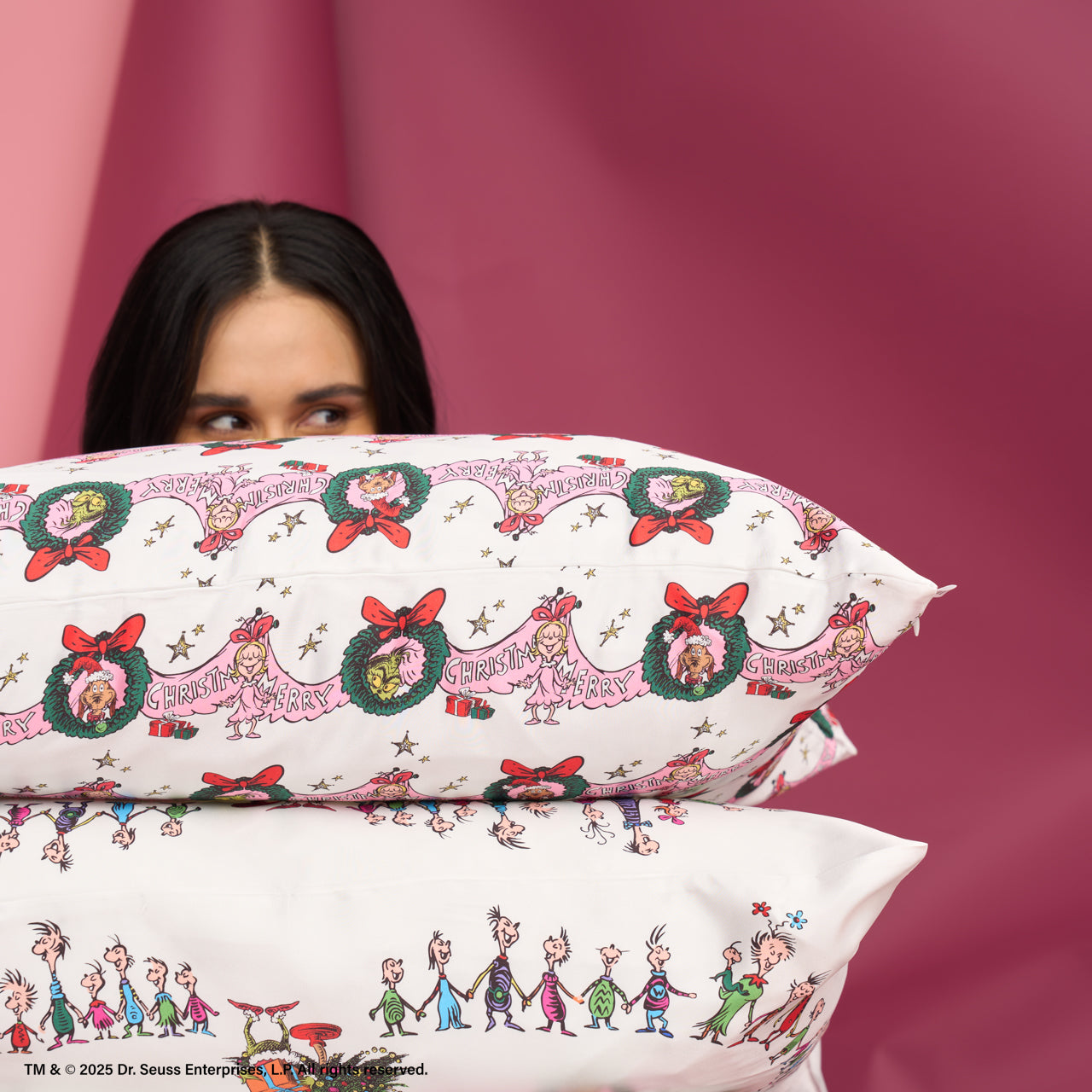 The Grinch x Kitsch Satin Pillowcase in Cindy Lou Who - King - Image 2